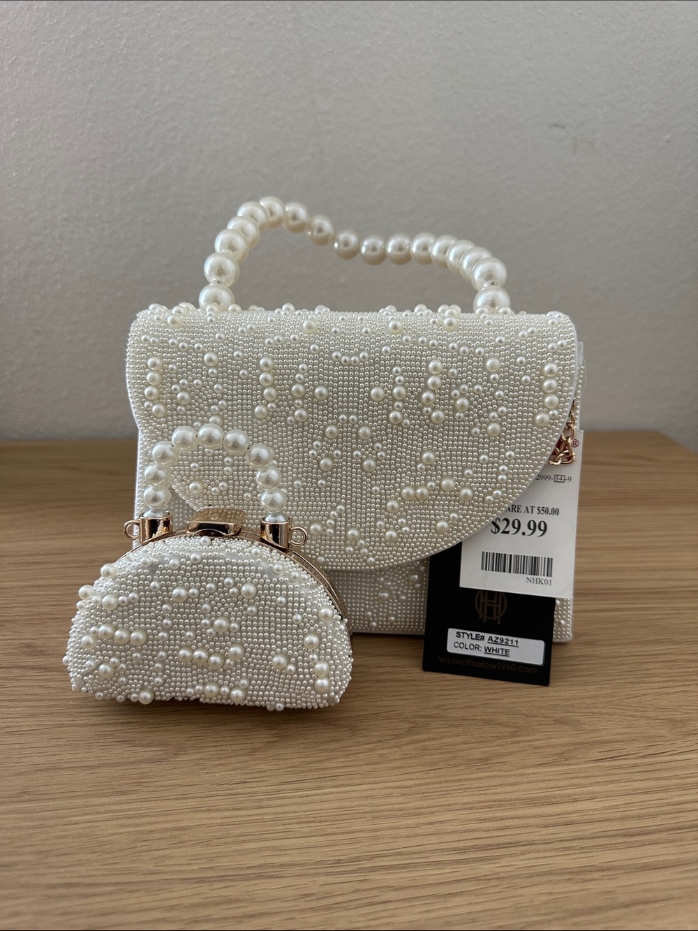 Pearl-Embellished Cream Handbag with Beaded Handle